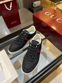 Stretch Low Top Trainers