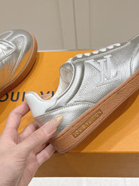 Frontrow Sneakers
