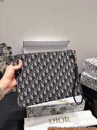 30 Montaigne Dea Pouch