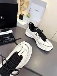Logo Sneakers