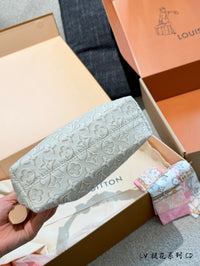 Hills Pochette Bag