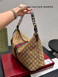 Essence Hobo Bag