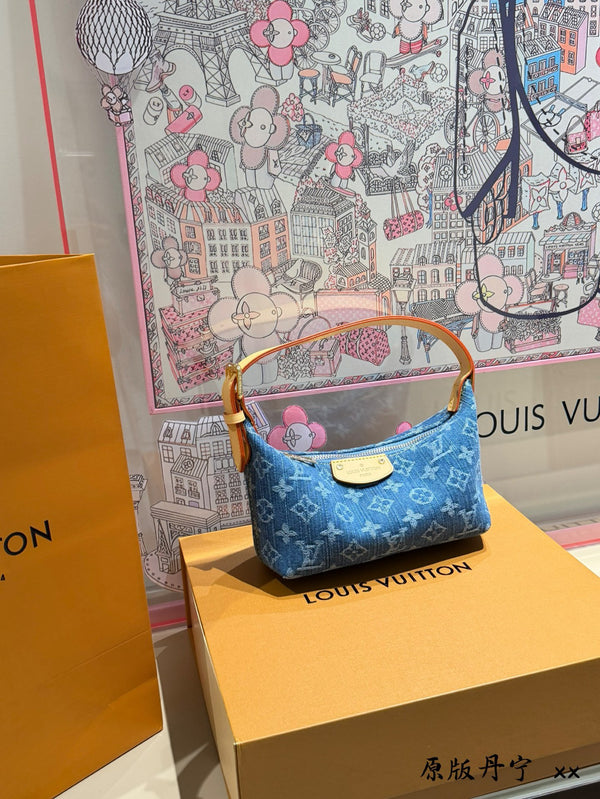 Hills Pochette Bag