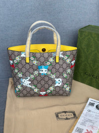 Supreme Tote