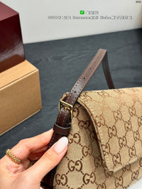 Madison Medium Shoulder Bag