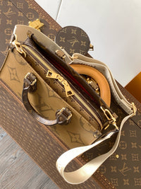 OnTheGo East West Bag