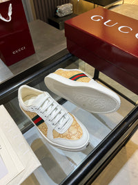 Stretch Low Top Trainers