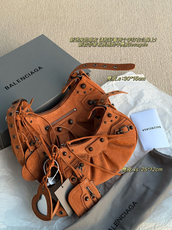 Le Cagole Shoulder Bag