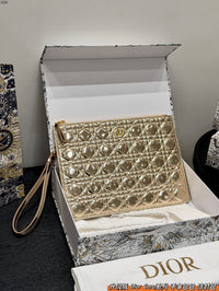 30 Montaigne Dea Pouch