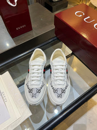 Stretch Low Top Trainers