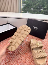 Matelassé Nappa Flatform Slides