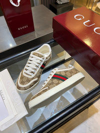 Stretch Low Top Trainers