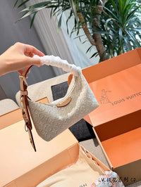 Hills Pochette Bag