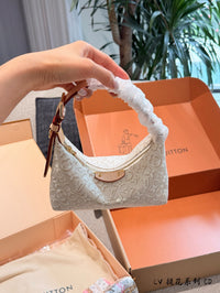 Hills Pochette Bag