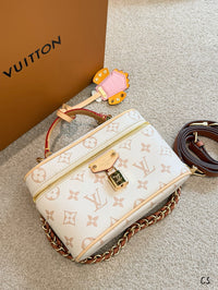 Vanity Chain Pouch