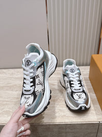 Run 55 Sneakers