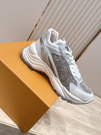 Run 55 Sneakers