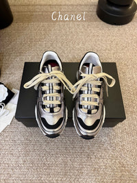 Logo Sneakers