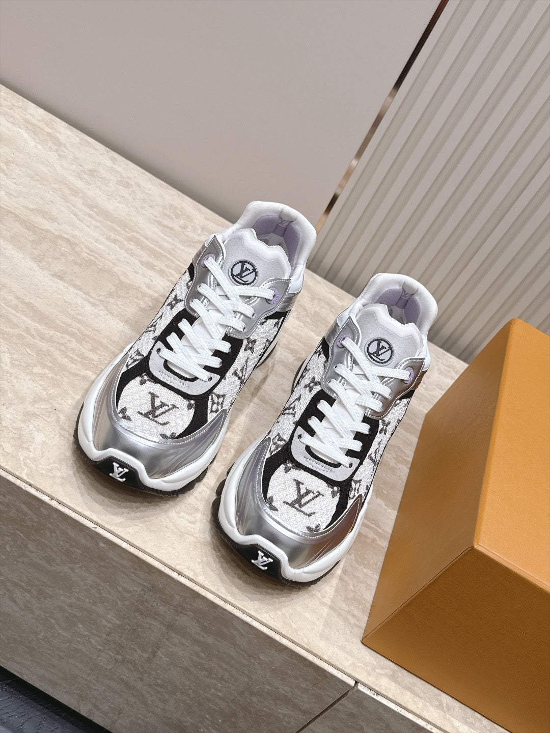Run 55 Sneakers