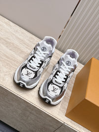 Run 55 Sneakers