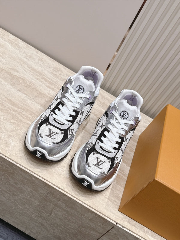 Run 55 Sneakers