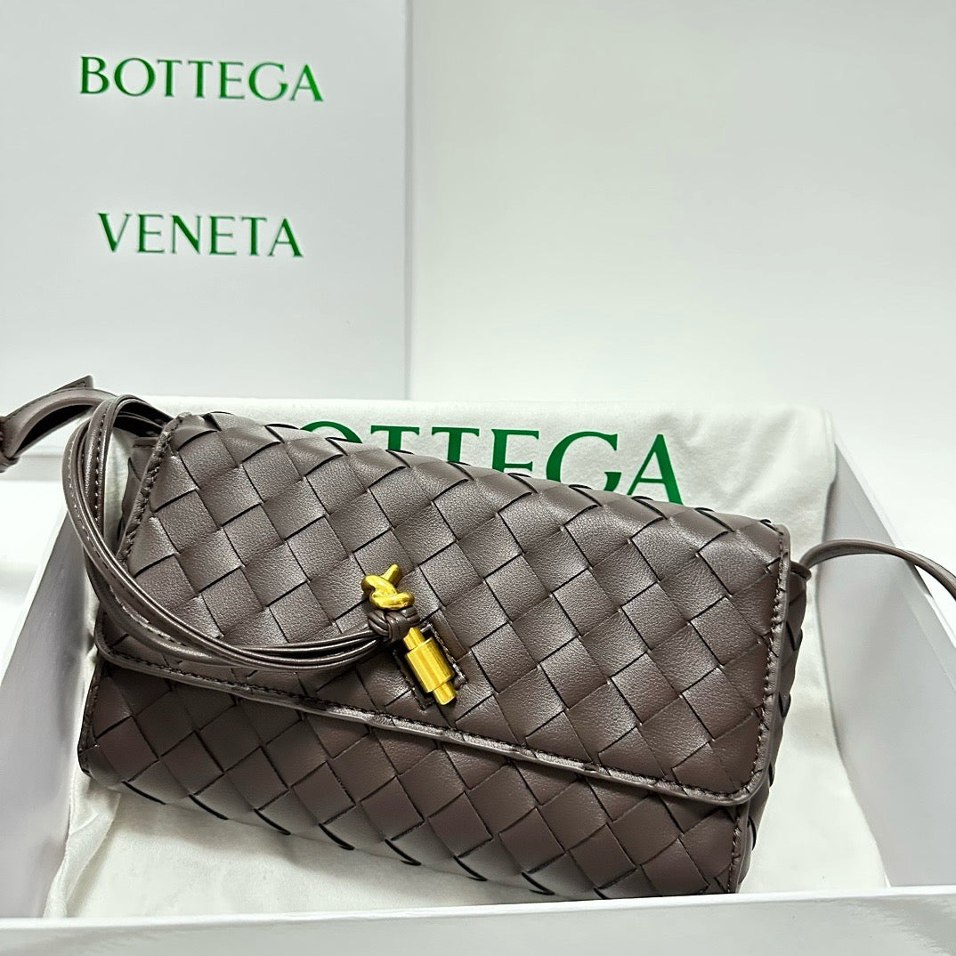 Andiamo Long Clutch