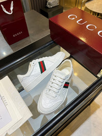 Stretch Low Top Trainers