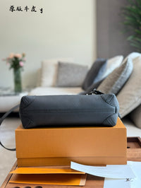Steamer Crossbody