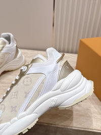 Run 55 Sneakers