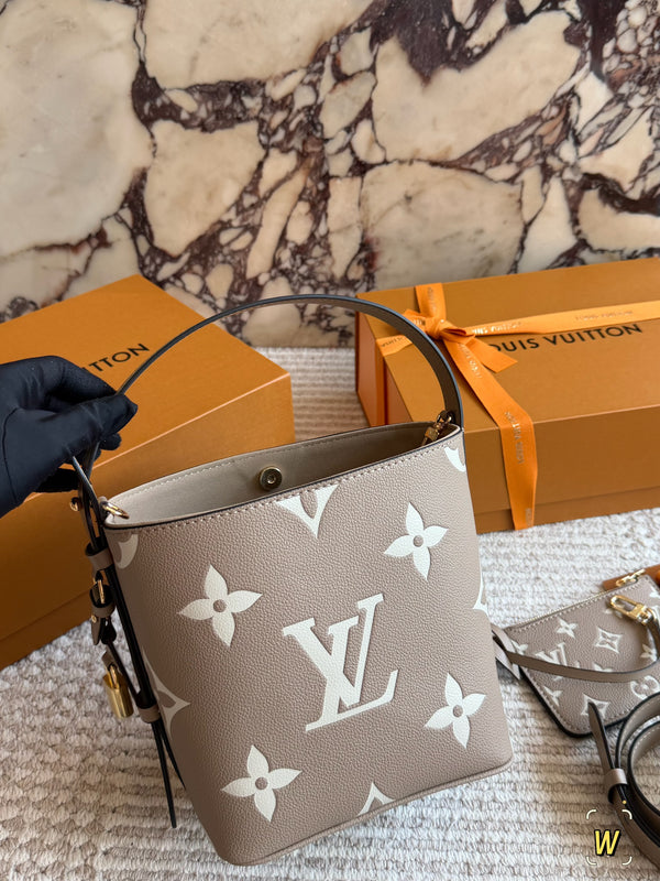 All In BB Bucket Bag