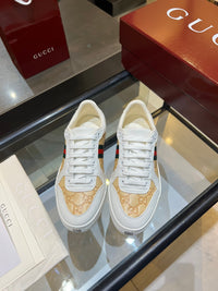 Stretch Low Top Trainers