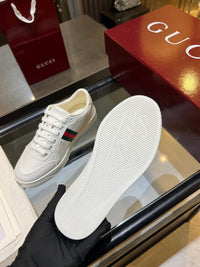 Stretch Low Top Trainers