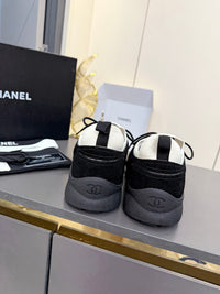 Logo Sneakers