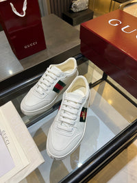 Stretch Low Top Trainers