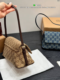 Madison Medium Shoulder Bag