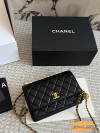 Pearl Crush Wallet on Chain