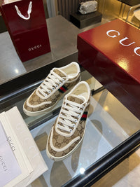 Stretch Low Top Trainers