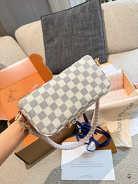 Ivy Wallet On Chain Bag