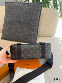 Trail Messenger Bag