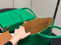 Parakeet Arco Tote