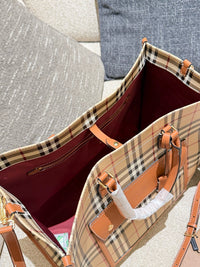 Freya Tote