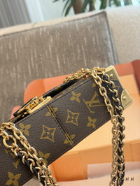 Trunkie East West Bag