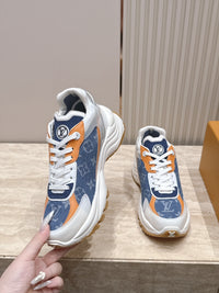 Run 55 Sneakers