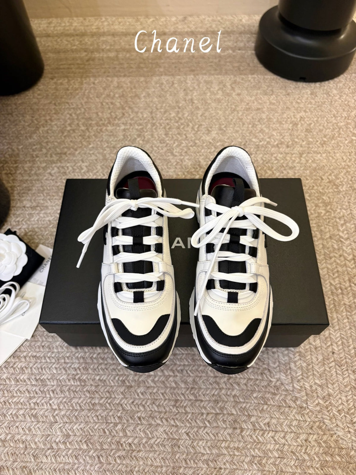Logo Sneakers