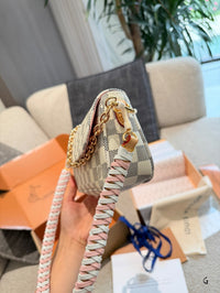 Ivy Wallet On Chain Bag
