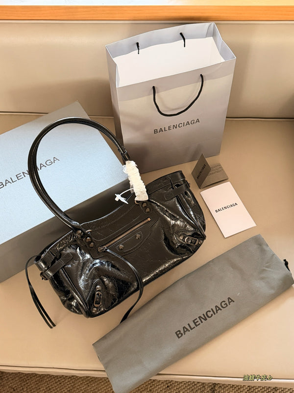Le City East-West Shoulder Bag