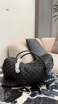 ES Giant Quilted Travel Bag