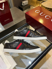 Stretch Low Top Trainers
