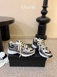 Logo Sneakers