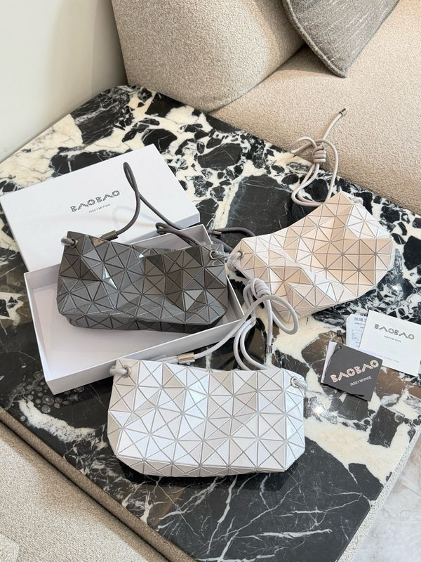 Loop One-Tone Shoulder Bag